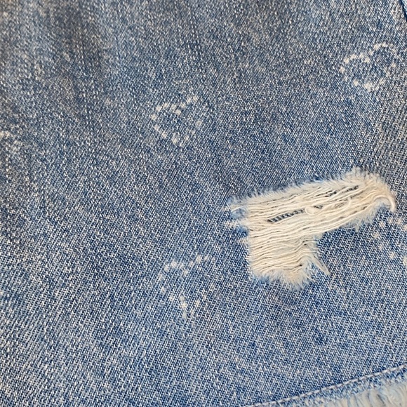 ✨Old Navy Shorts Distressed Shorts Size 10 - Picture 2 of 5
